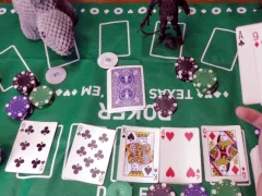 Cluiche Casual Poker Online ar líne