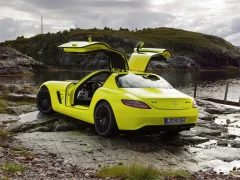 Cluiche Mercedes-Benz SLS E-Cell Puzzle ar líne