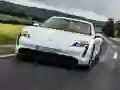 Cluiche Porsche Taycan ar líne