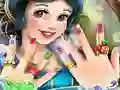 Cluiche Snow White Nails ar líne