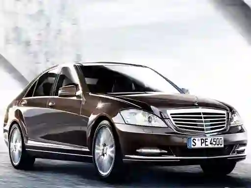 Cluiche Luxury Sedan Suzzle ar líne