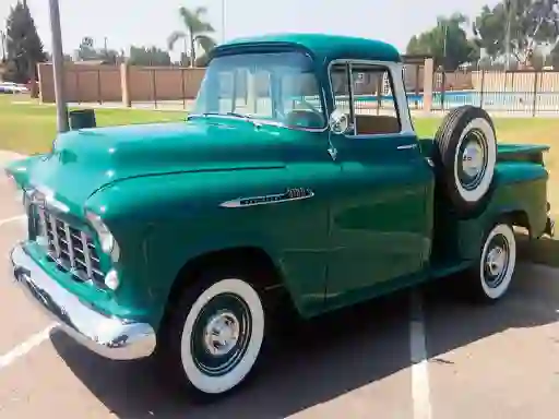 Cluiche Classic Trucks Puzzle ar líne