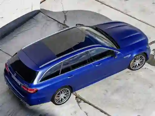 Cluiche Mercedes Benz E63 Amg Estate Slide ar líne