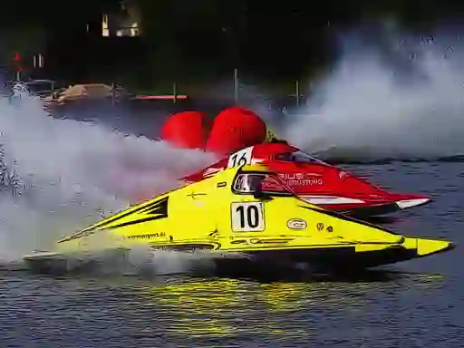 Cluiche Motor Racing Boat ar líne