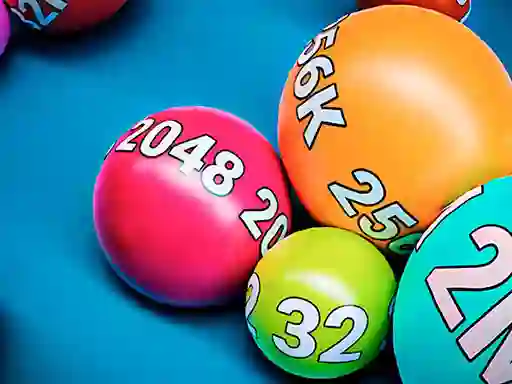 Cluiche Merge the Balls 2048: Billiards! ar líne