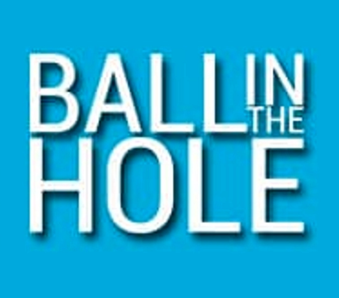 Cluiche Ball sa Poll  ar líne