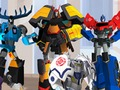 Cluiche Claochladáin. Robots faoi cheilt: Tá aghaidh ar dhruid  ar líne