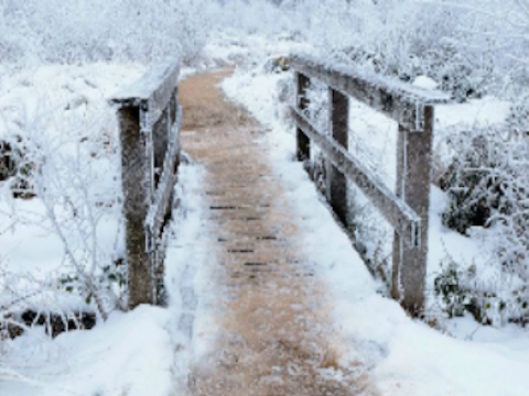 Cluiche Jigsaw sneachta geimhridh an droichid  ar líne