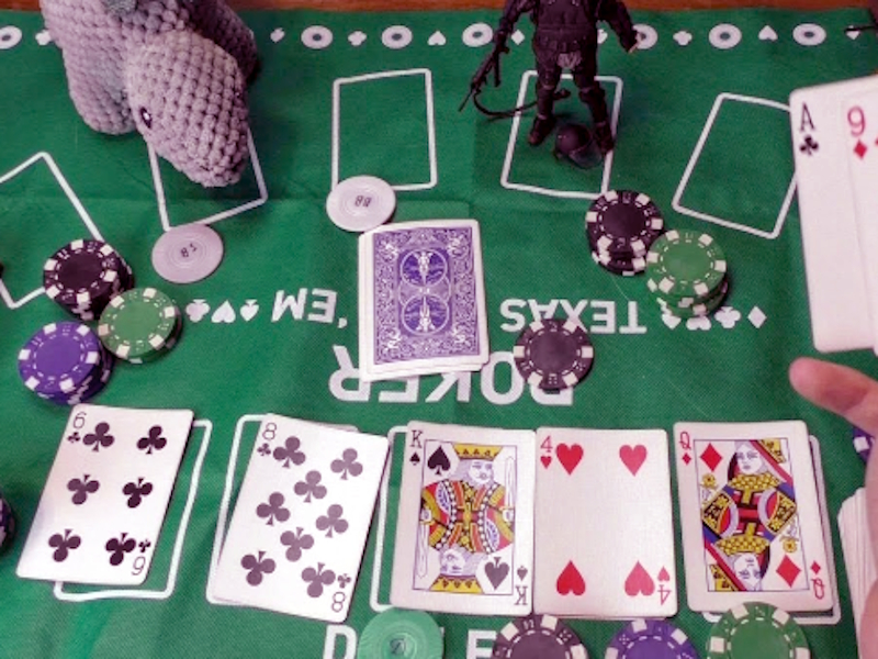 Cluiche Poker ócáideach ar líne ar líne